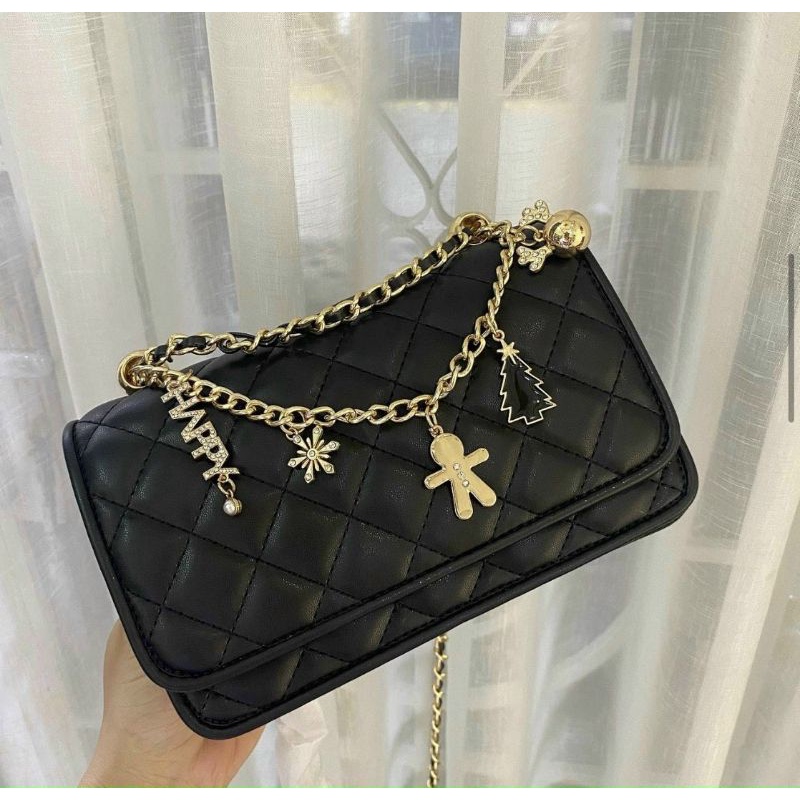 CHARLES AND KEITH LIMITED EDITION Túi siêu xinh phiên bản giới hạn kèm charm Christmas CNK003