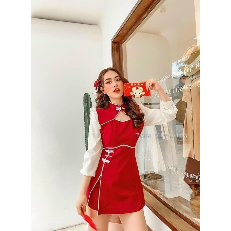 Đầm đỏ cổ tàu phối tay trắng phồng cutout ngực viền xẻ