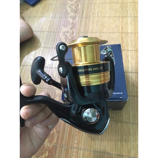 Máy câu cá DAIWA 4000 2b máy cực khoẻ quay mượt y hình giá rẻ