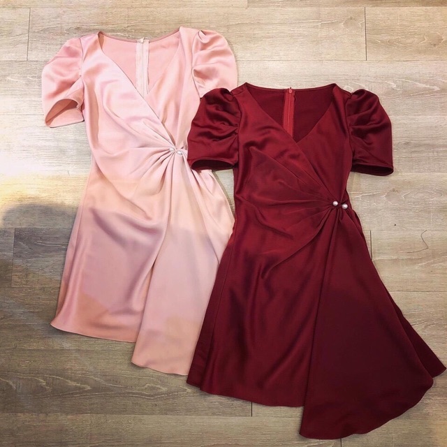 Đầm dự tiệc phi cổ V cài trâm | BigBuy360 - bigbuy360.vn