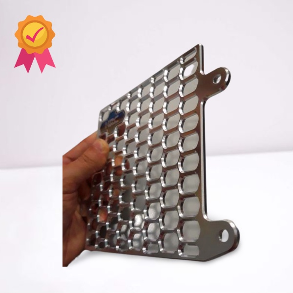 Che két nước Nhôm CNC màu bạc  tặng kèm Tem HRC Titan gắn xe máy Vario, Airblade 125, SH mode, Click.