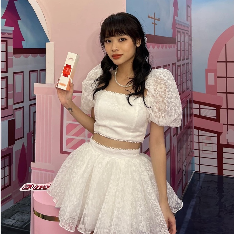 Set áo croptop cúp ngực tay phồng mix cùng chân váy ngắn dáng xòe