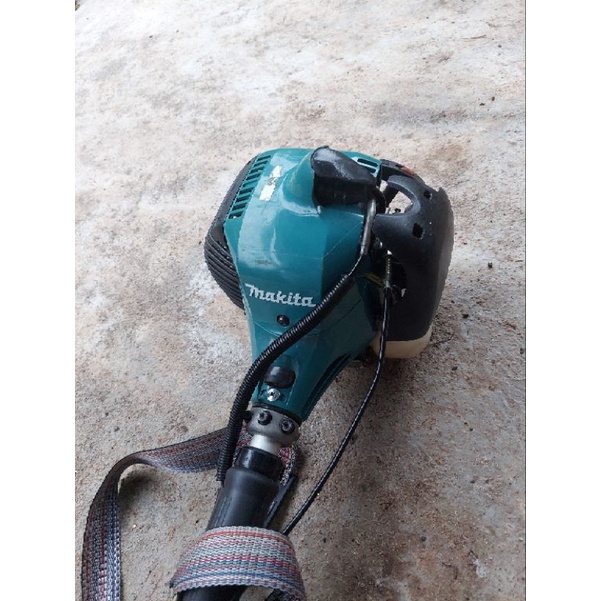 máy cắt cỏ makita