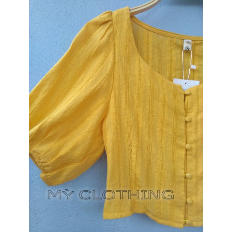 Áo voan cổ vuông có nút tay lỡ