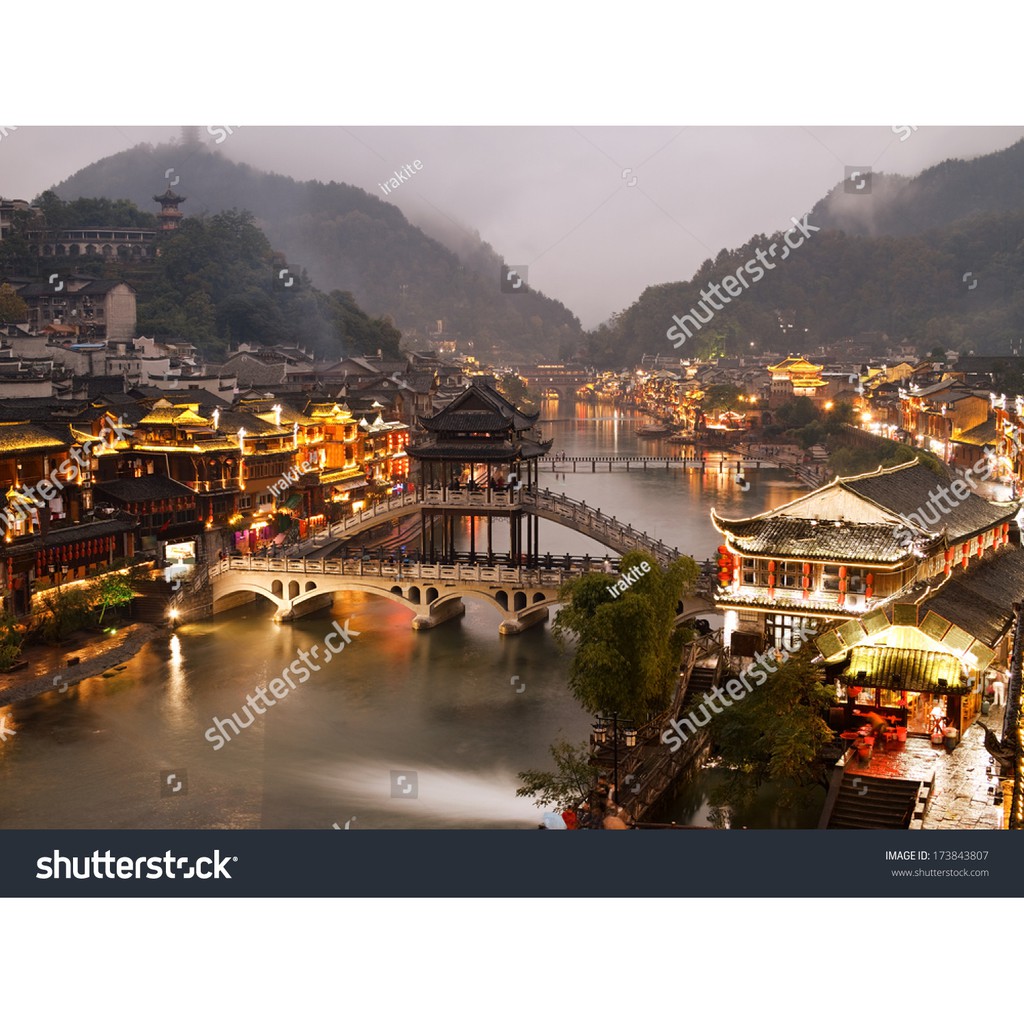 Tranh lụa 3d Hồng Kông Phượng Hoàng Cổ Trấn Kích Thước 1,5m x 2m HKPHCT