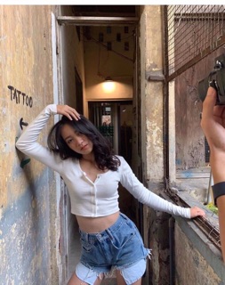 Crop top cúc bấm