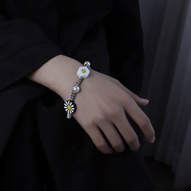 Vòng đeo tay bằng thép titan họa tiết hoa cúc nhỏ phong cách hip hop Hàn Quốc