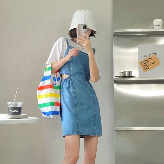 Váy yếmdenim dễ phối đồ không eo phong cách Hàn Quốc