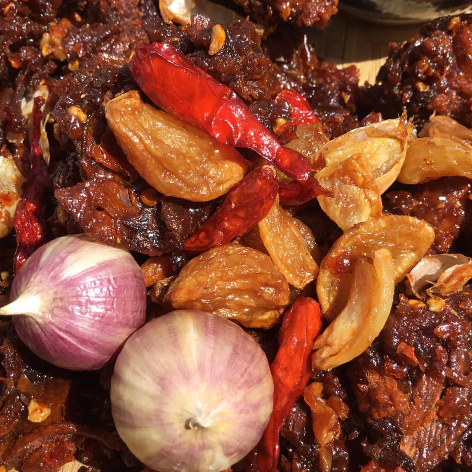 Khô Bò Hồng Ngự Cháy Tỏi Lon 150Gram | BigBuy360 - bigbuy360.vn