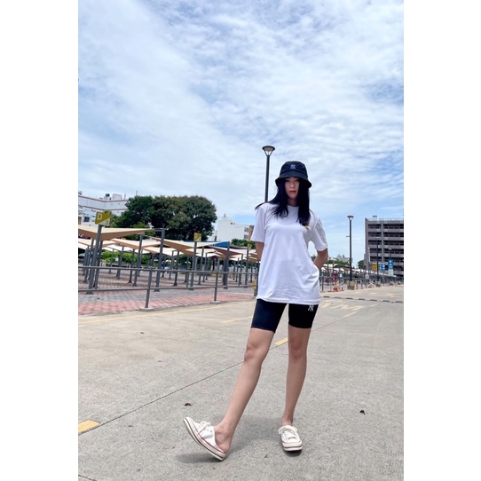 ÁO THUN NAM NỮ / Áo phông unisex logo lưng m/l/b m1864