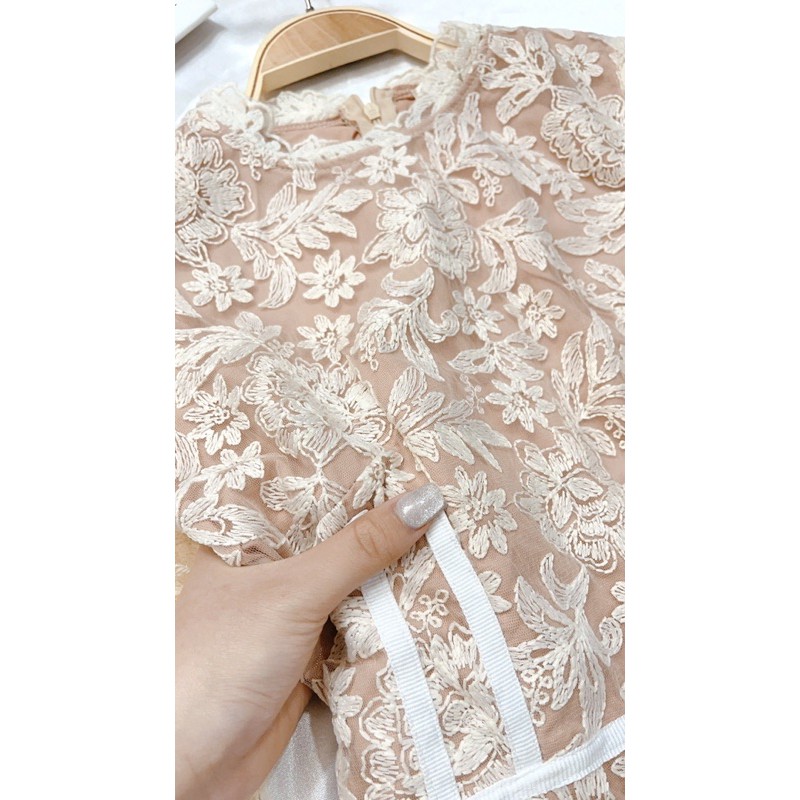 VNU87 - VÁY NỮ REN MÀU BE HOA LÁ 2 LỚP