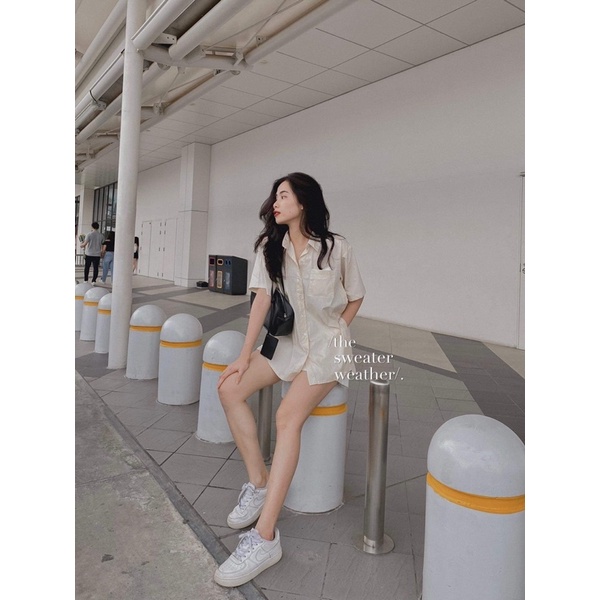 Áo sơ mi nữ ngắn tay có cổ phối cúc sườn xẻ vạt - The Sweater Weather | BigBuy360 - bigbuy360.vn