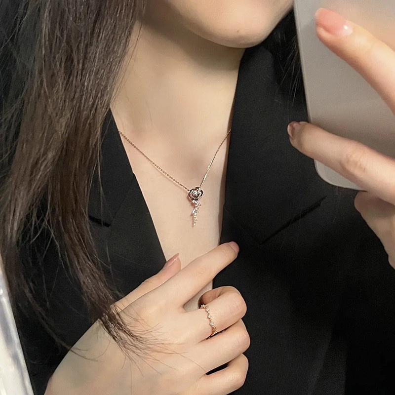 Vòng cổ MặT HìNh Hoa HồNg ĐíNh Kim Cương Giả ThờI Trang Cho