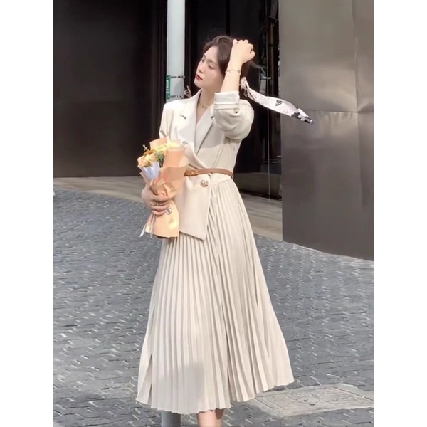 Set váy thiết kế dập li cổ vest kèm đai hai màu sang chảnh | BigBuy360 - bigbuy360.vn