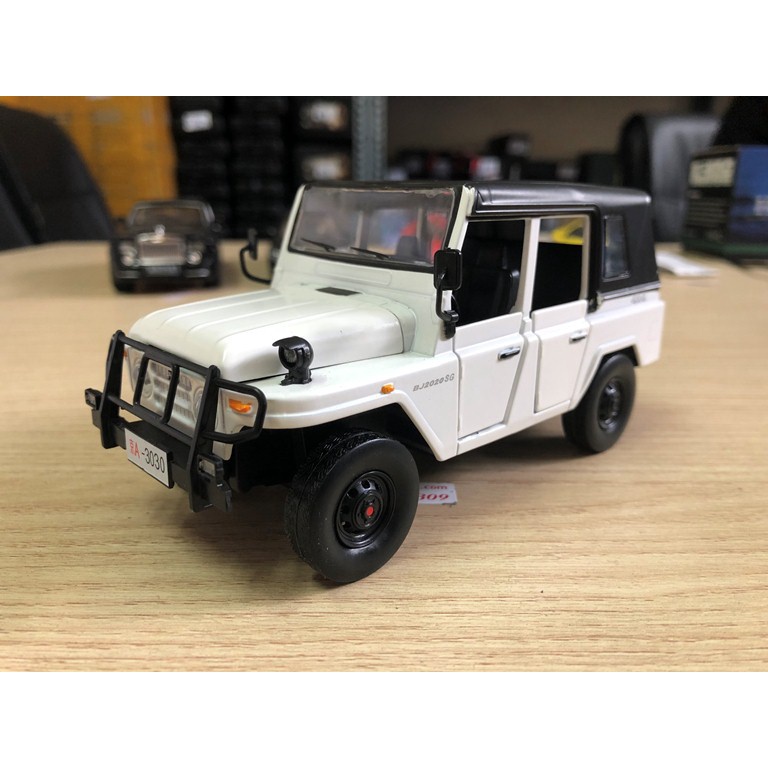 Mô hình xe Jeep địa hình bằng hợp kim tỉ lệ 1:28