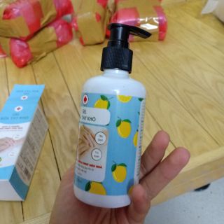 Nước rửa tay khô kháng khuẩn