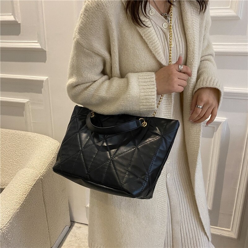 Túi đeo vai JASMIN NOIR dáng vuông cỡ lớn đường khâu caro với quai xích thời trang dành cho bạn nữ