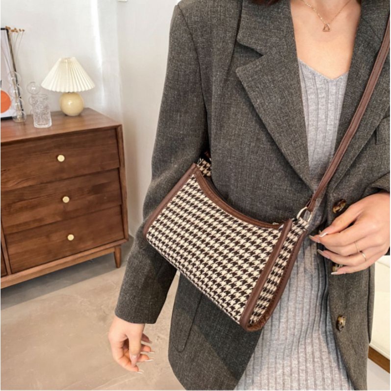 Túi baguette phong cách Hàn Quốc cô gái xinh đẹp hoạ tiết caro vintage vải Len canvas