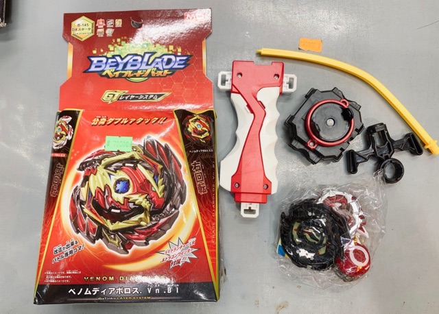 Con quay Beyblade nâng cấp có tay cầm