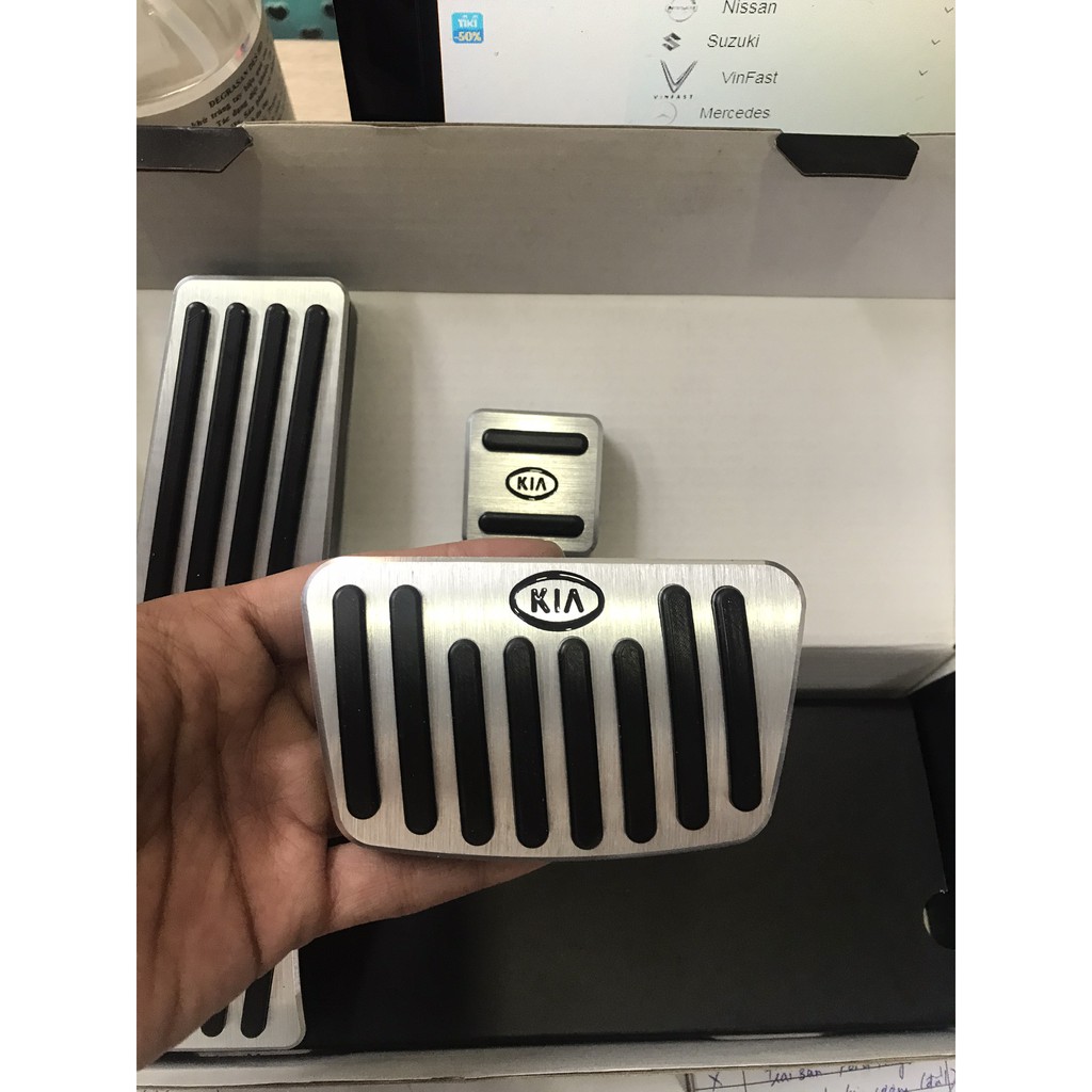 Ốp chân ga, chân phanh xe Kia Sorento, Kia Rondo, Kia Sportage 22, Hàng Inox cao cấp