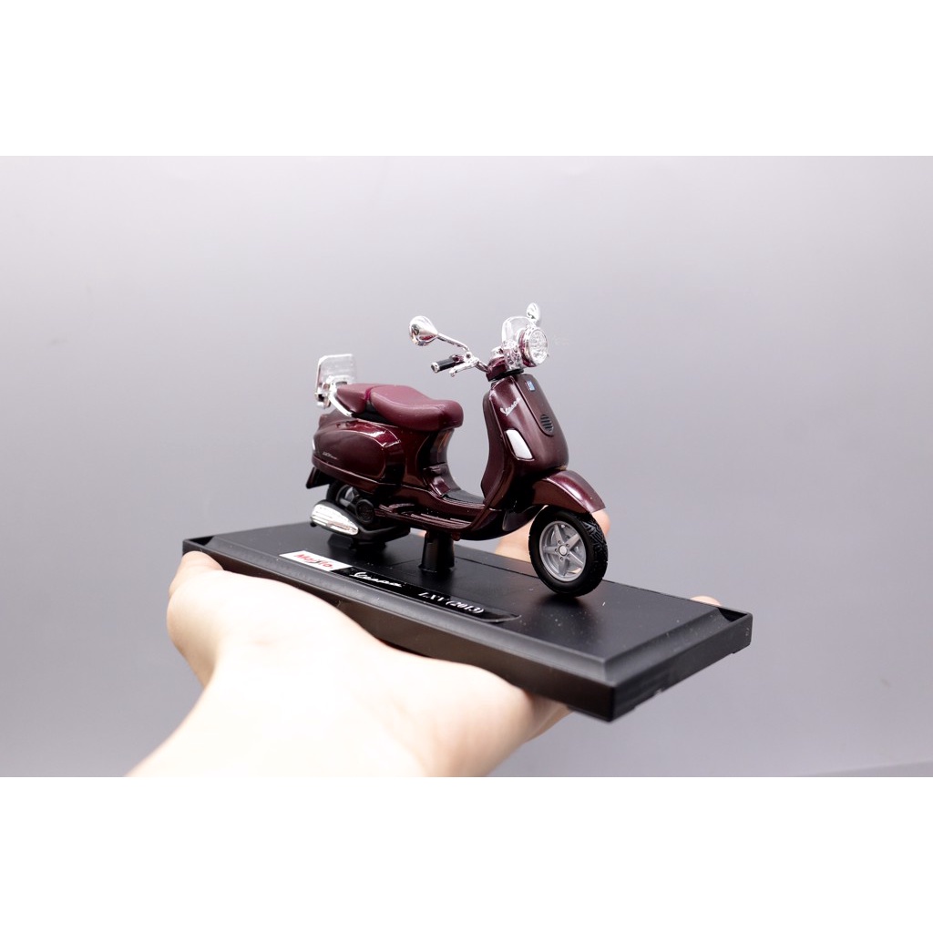 MÔ HÌNH XE VESPA LXV 2013 BROWN 1:18 MAISTO 7070A