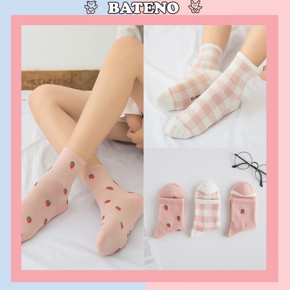 [Mã FAMARAL1 giảm 10K đơn 50K]Tất nữ Bateno tất cổ cao Hàn Quốc họa tiết dâu tây ngọt ngào TN94