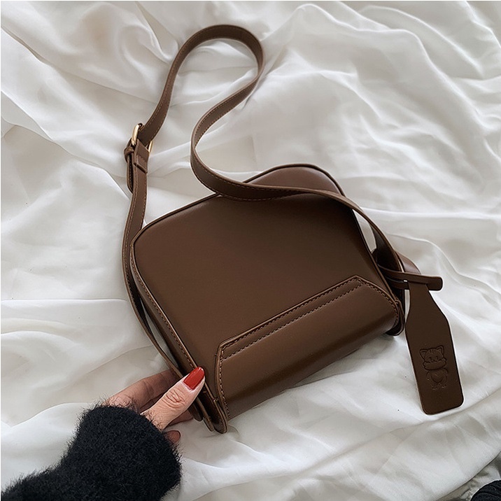 Túi đeo chéo nữ mini da cao cấp dáng vuông viền form cứng kèm tag con mèo hàng đẹp