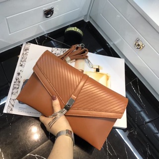 Clutch dự tiệc khoá tua rua (chat vs shop trc khi đặt)