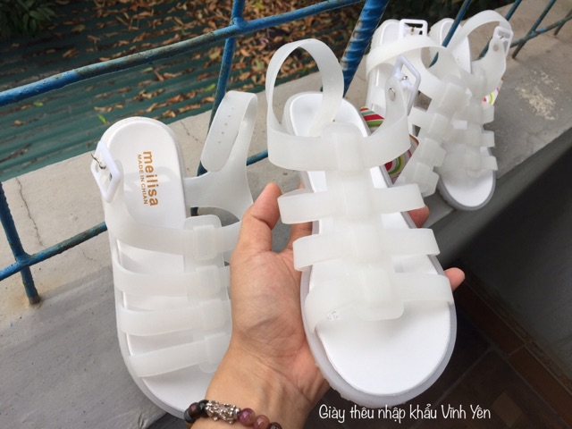 Dép sandal nhựa có 4 màu