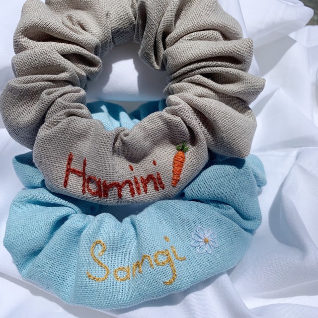 Scrunchies thêu tên theo yêu cầu