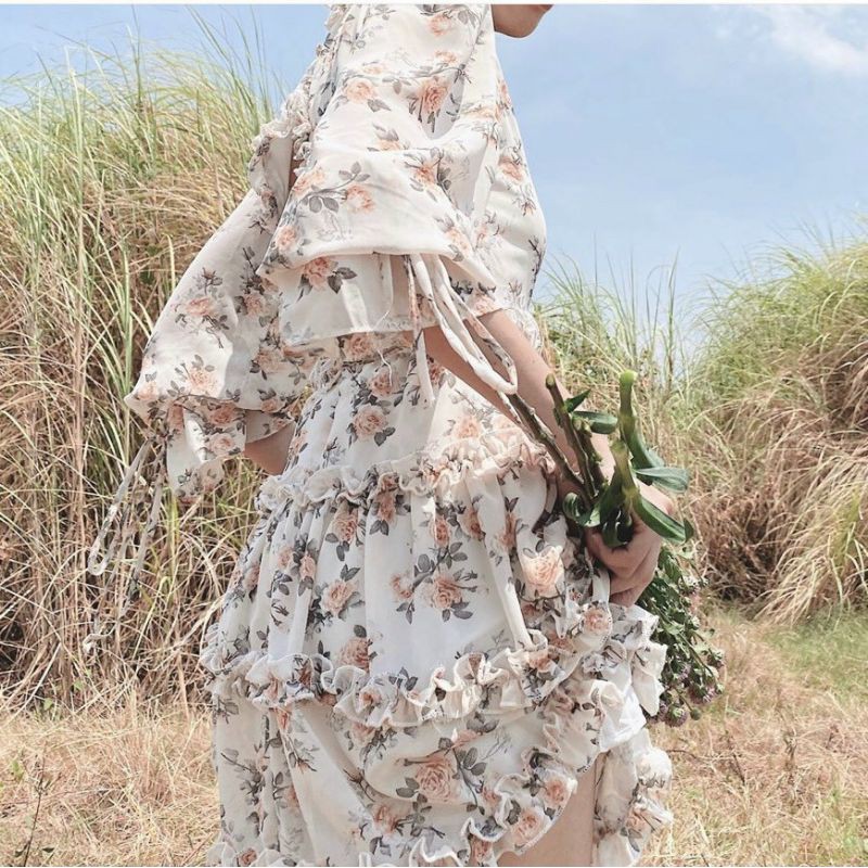 Đầm hoa nổi phối bèo cutout eo hở lưng✨✨