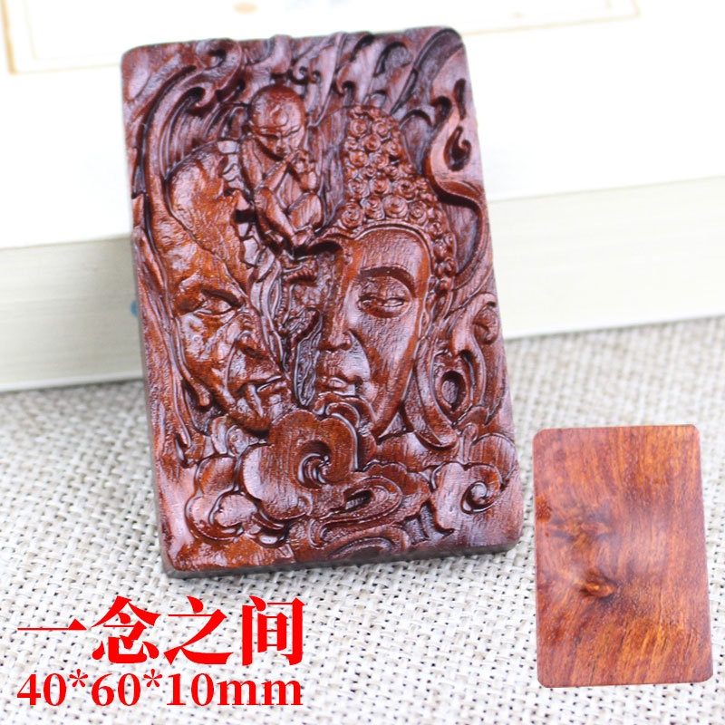 Dây Chuyền Mặt Hình Phật Bằng Gỗ Đàn Hương Đẹp Mắt