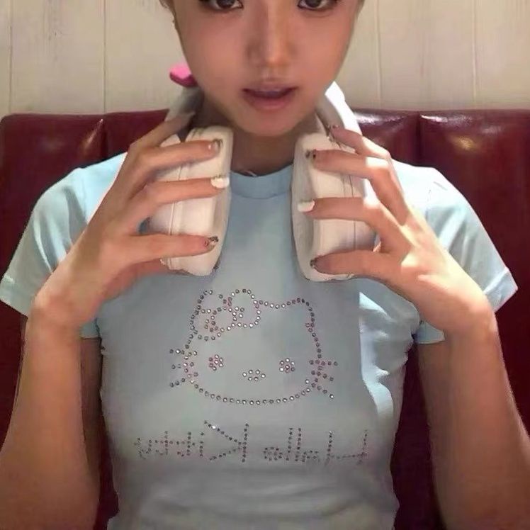 Áo Croptop Tay Ngắn In Hình Hello Kitty Đính Đá Dễ Thương Thời Trang Mùa Hè Cho Nữ y2k 1913Lab y2k