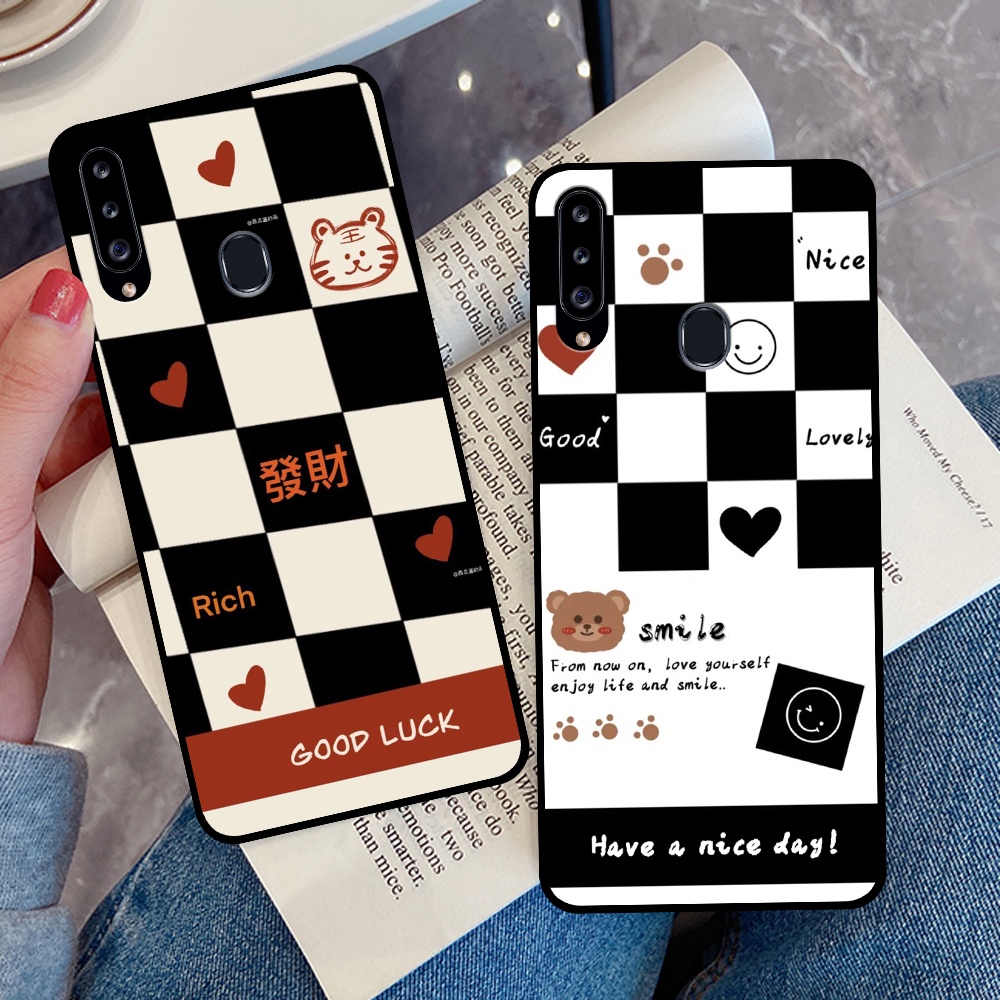 Ốp lưng Samsung A20s in hình sọc caro, họa tiết đen trắng dễ thương