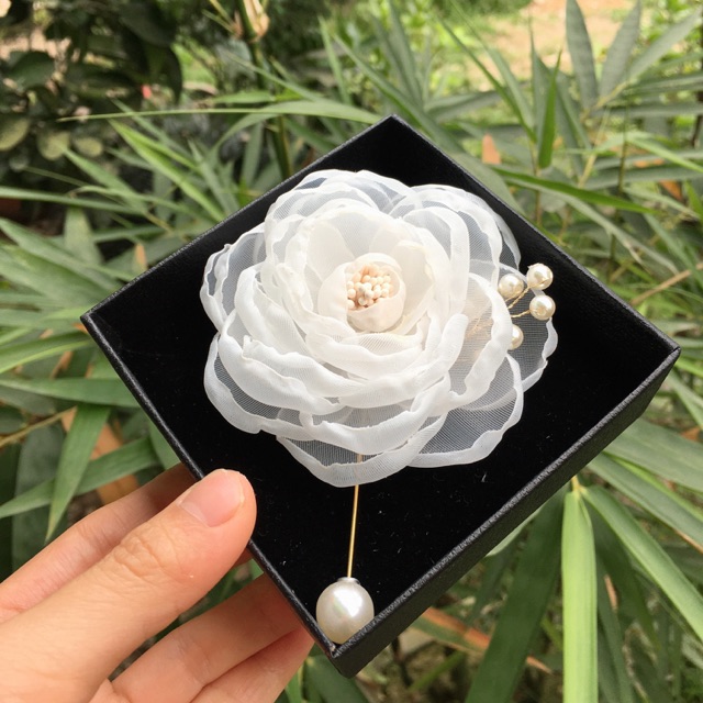 Hoa trà cài áo handmade