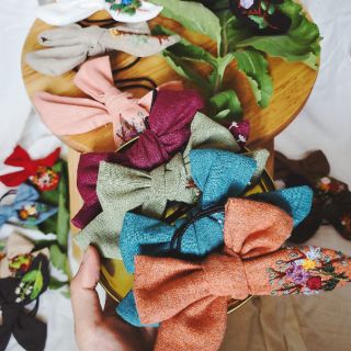 Cột tóc nơ thêu tay
