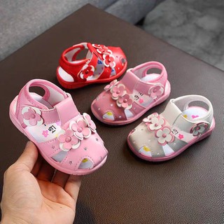 Giày sandal tập đi có kèn 3 hoa mai cho bé gái