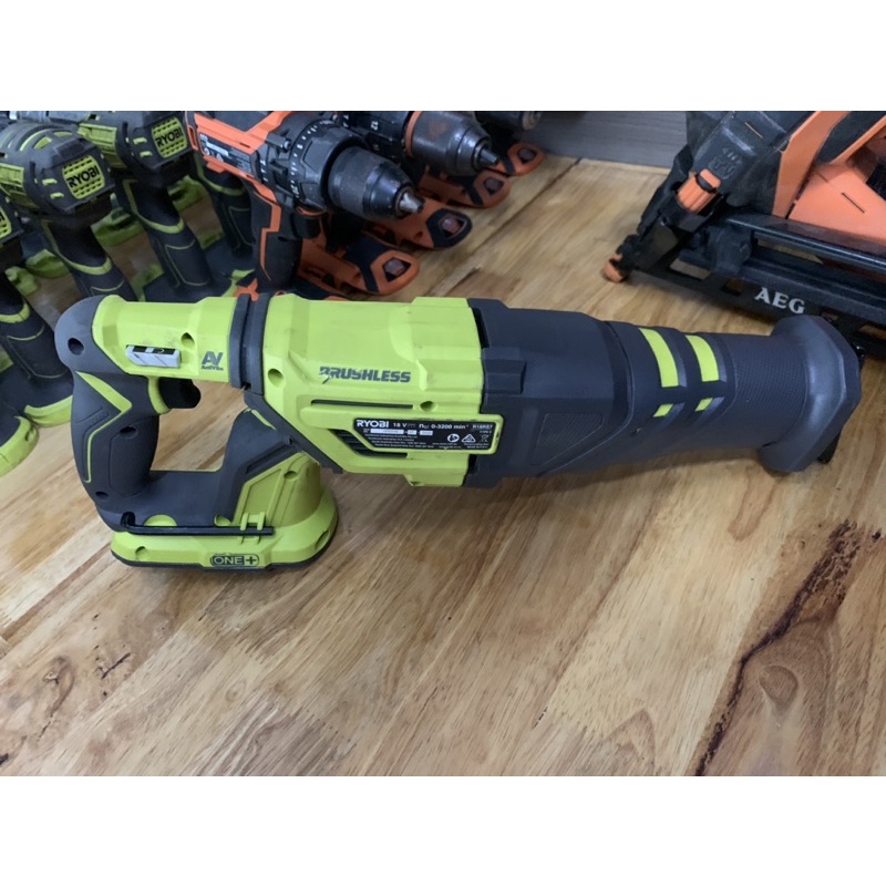Cưa kiếm Ryobi không than 18V - Date 2020