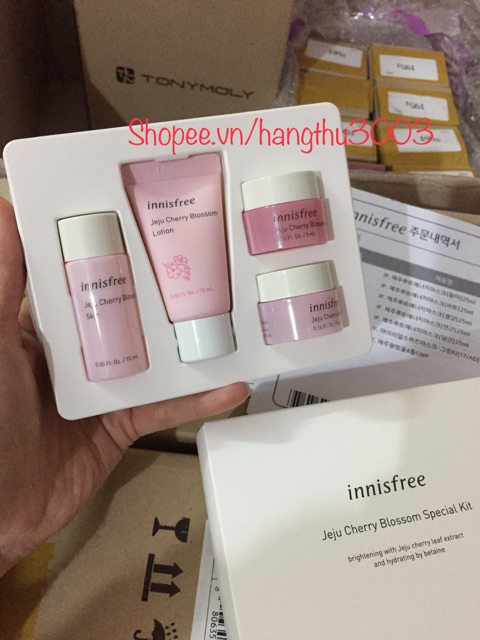 Bộ Dưỡng Da Innisfree Dưỡng Trắng Nâng Tông Jeju Cherry Blossom Special Kit