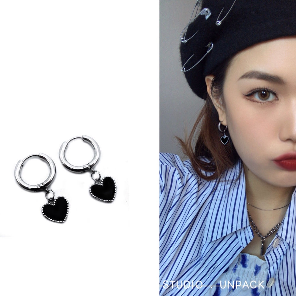 Khuyên Tai Tròn Màu Đen Mặt Hình Trái Tim Bằng Thép Titan Phong Cách Nhật Hàn Thời Trang Cá Tính Dành Cho Bạn Nữ
