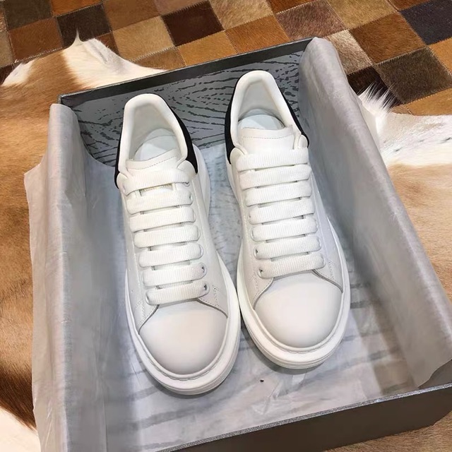 Giầy thể thao mc qeeeen hoa cúc mới nhất nam | BigBuy360 - bigbuy360.vn