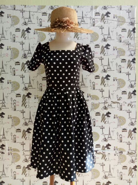 Váy Đầm công sở xòe chấm bi cổ vuông thiết kế cao cấp | BigBuy360 - bigbuy360.vn