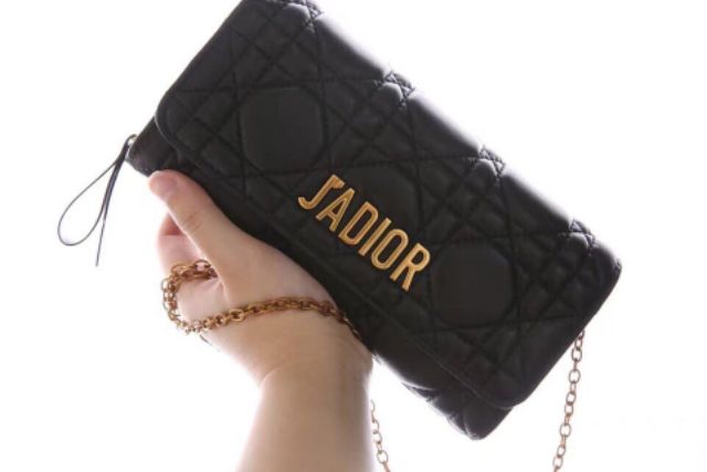 Cluth da trần, dây xích