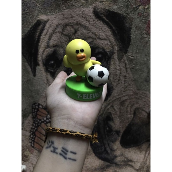 Mô hình vịt Sally con dấu - LINE Sally Football Figurine With Stamp