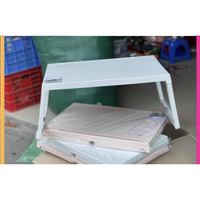 BÀN HỌC NHỰA GẤP GỌN VIỆT NHẬT SIÊU GỌN NHẸ-CÓ KHE CẮM SẠC ĐỂ IPAD ĐIỆN THOẠI