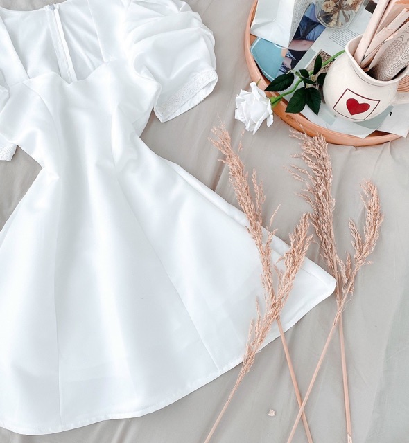 [Mã FAMARAL1 giảm 10K đơn 50K] Đầm dự tiệc tay xếp li viền ren xinh xắn | BigBuy360 - bigbuy360.vn