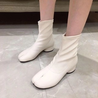 boots xỏ ngón