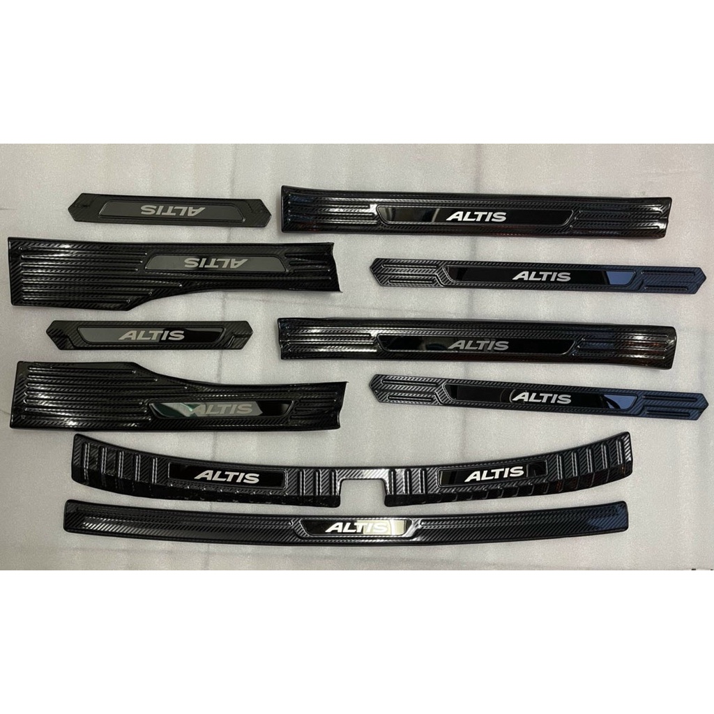 Ốp bậc cửa, nẹp bước chân, chống trầy cốp, bậc cốp carbon xe Toyota Altis 2022 2023 vân carbon cao cấp
