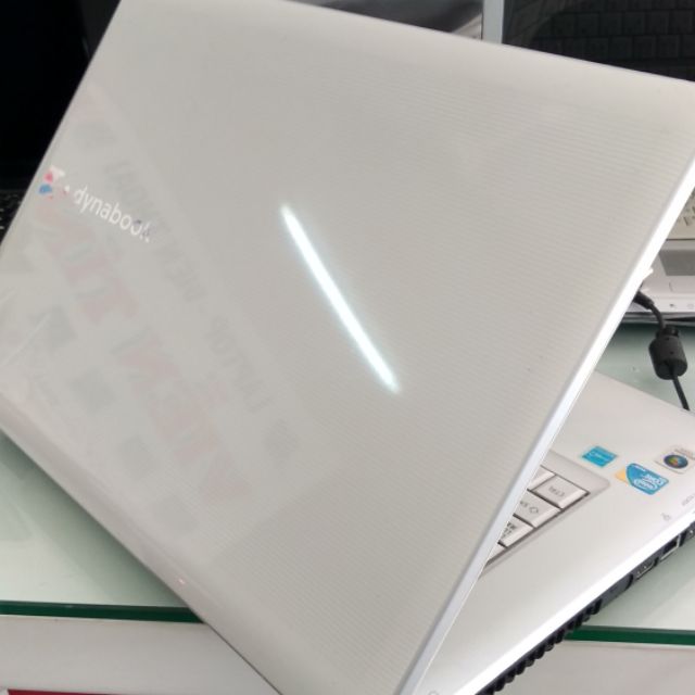 Laptop nhật văn phòng, giải trí tối ưu.