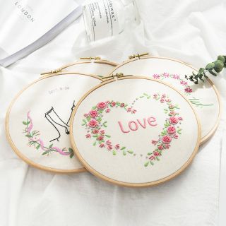 Set kit thêu theo chủ đề